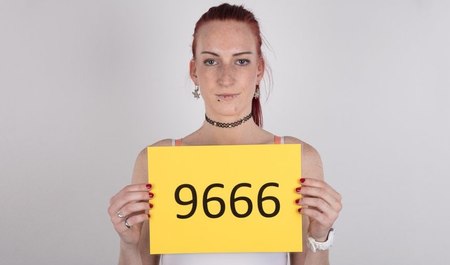 Une fille laide se fait défoncer la bouche par un agent lors d'un casting tchèque