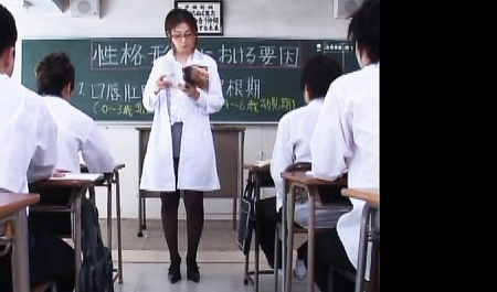 Gangbang de professeur asiatique
