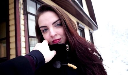 Au lieu d'une partie de billard, le français joue avec une nana russe dans le cul avec une grosse bite