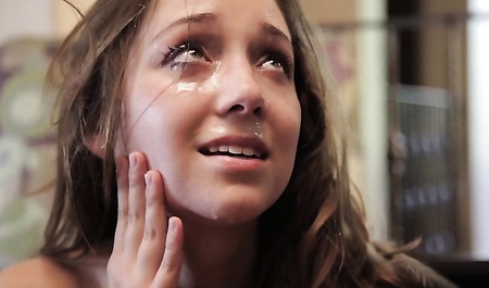 J'ai baisé la pauvre fille dans le cul