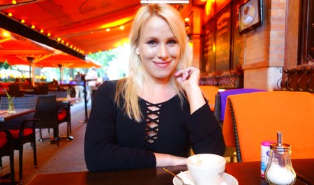 Un Américain baise sa chérie russe en anal à Budapest