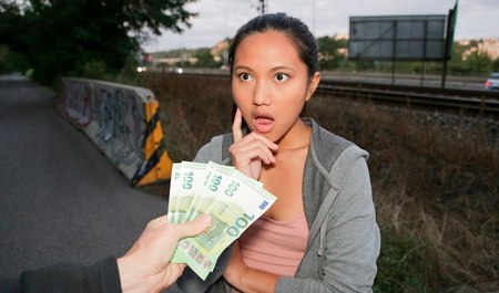 J'ai baisé une fille thaïlandaise pour de l'argent et posté la vidéo sur le site