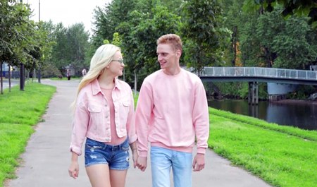 J'ai essayé une camionnette avec une belle fille et j'en suis devenu accro