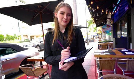 J'ai ramassé une fille dans un café de rue et j'ai couché avec elle à la maison