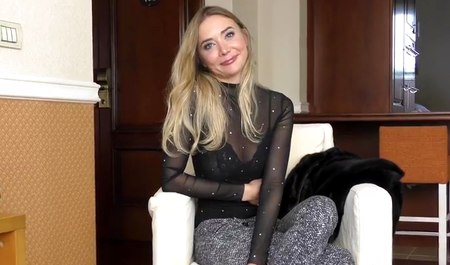 La Russe Polina Maxim s'est rendue à Budapest pour un casting dans un porno de groupe avec double pénétration