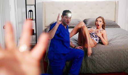 Le médecin est venu voir la femme de quelqu'un d'autre et l'a baisée pour prévenir le coronavirus