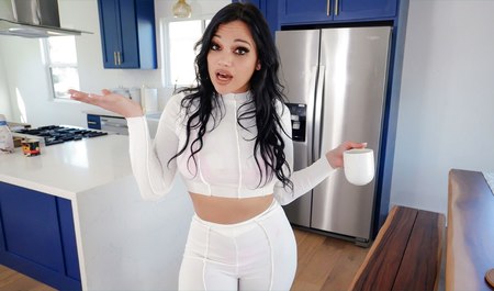 Belle-mère latina aux gros seins laisse son beau-fils la baiser