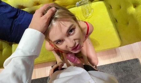 La femme Melissa Young veut un cocu, mais se contente de la bite de son mari