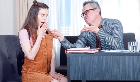 Un étudiant a des relations sexuelles avec un ancien professeur pour être admis aux examens