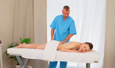 Léo Casanova s'est reconverti en massothérapeute, mais rien n'a changé...