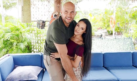 JMak a rencontré une fille et a mis son bout entre ses jambes...