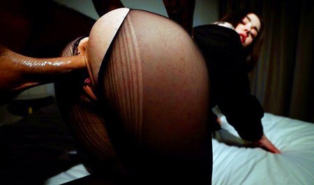 Sonya et Mark font du porno fait maison et y réussissent très bien.