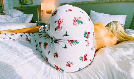 La nuit, la belle-mère baise avec son amant, et le matin avec moi...