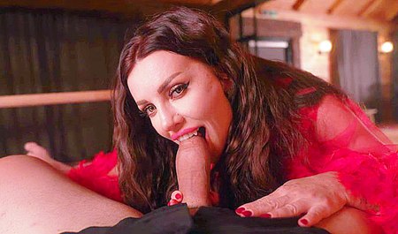 Exorciser un démon avec une bite d'une MILF chaude à Halloween...