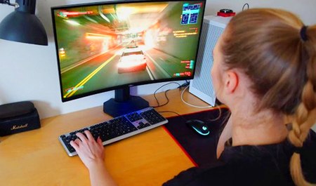 Je baise mon ami streamer en jouant