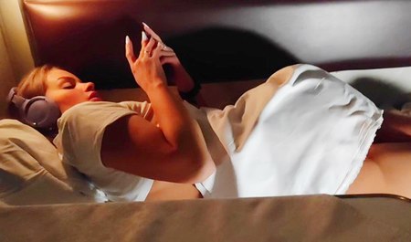 Sexe avec un voisin marié dans un train alors qu'il sortait ensemble...