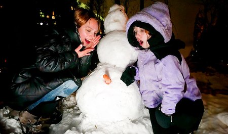 Nous avons commencé avec un bonhomme de neige et avons fini par avoir des relations sexuelles lesbiennes.