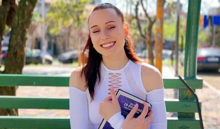 Le mec a remercié la fille pour son aide avec sa bite