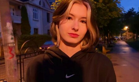 J'ai invité une fille à lui rendre visite et je l'ai baisée lors du premier rendez-vous...