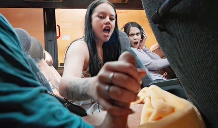Je me suis amusé pendant un trajet en bus et j'ai eu un orgasme...