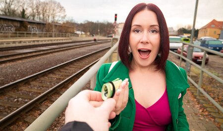 Публичный агент за деньги делает все, что хочет от нее мужчина...