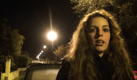 Un mec rencontre une femme mariée et prend du plaisir avec elle