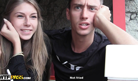 Sexe dur à la maison d'un couple marié un dimanche matin